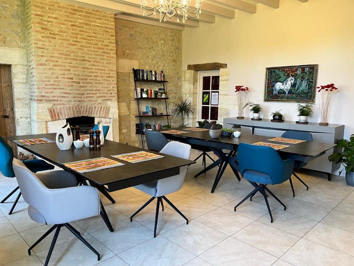 Bed and Breakfast Ancien Haras de la Tour Lamothe-Landerron Exterior foto