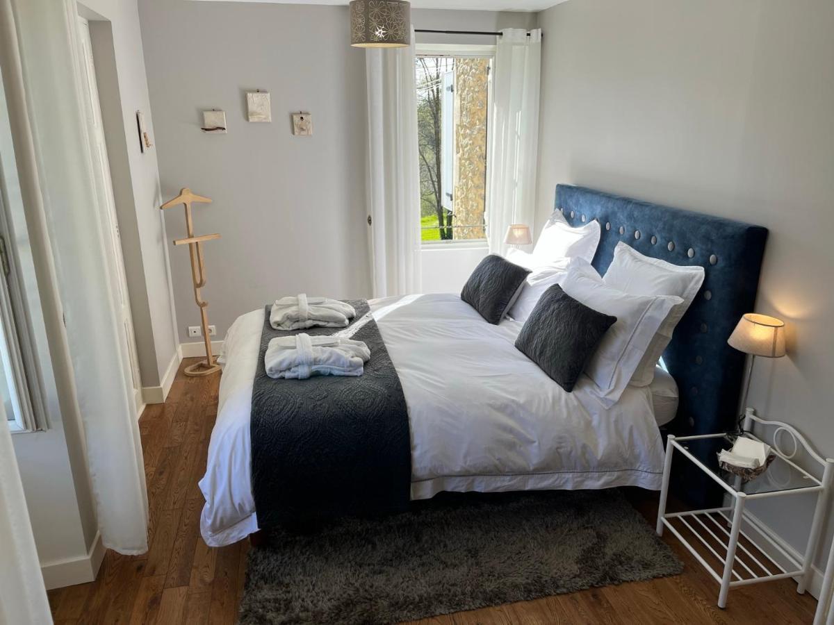 Bed and Breakfast Ancien Haras de la Tour Lamothe-Landerron Exterior foto
