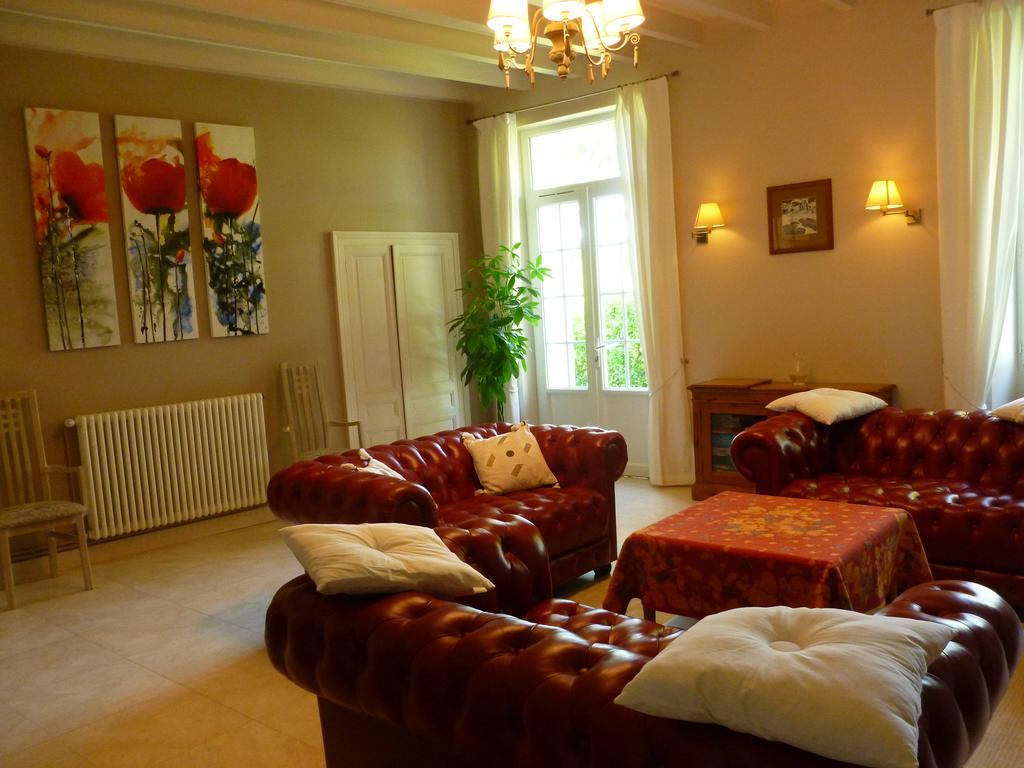 Bed and Breakfast Ancien Haras de la Tour Lamothe-Landerron Exterior foto