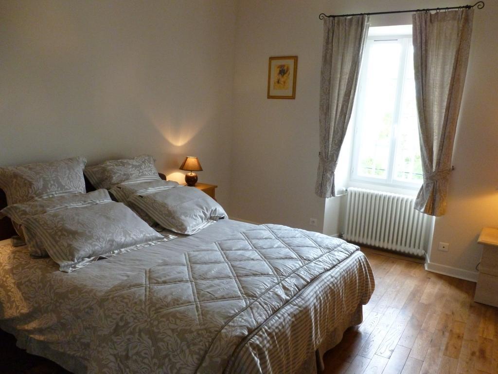 Bed and Breakfast Ancien Haras de la Tour Lamothe-Landerron Exterior foto