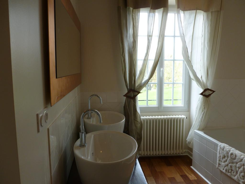 Bed and Breakfast Ancien Haras de la Tour Lamothe-Landerron Exterior foto