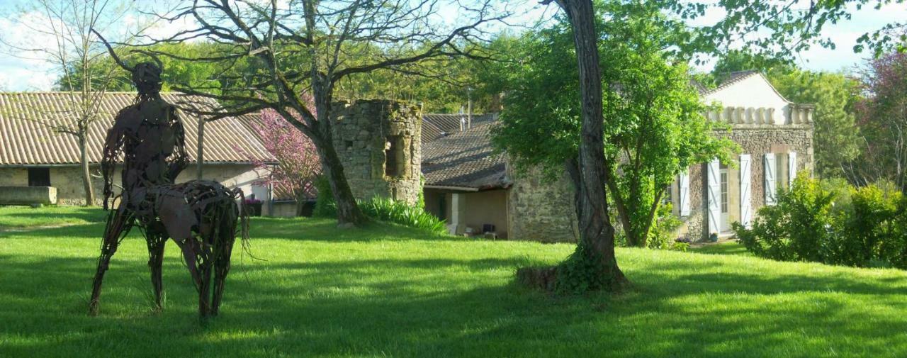 Bed and Breakfast Ancien Haras de la Tour Lamothe-Landerron Exterior foto