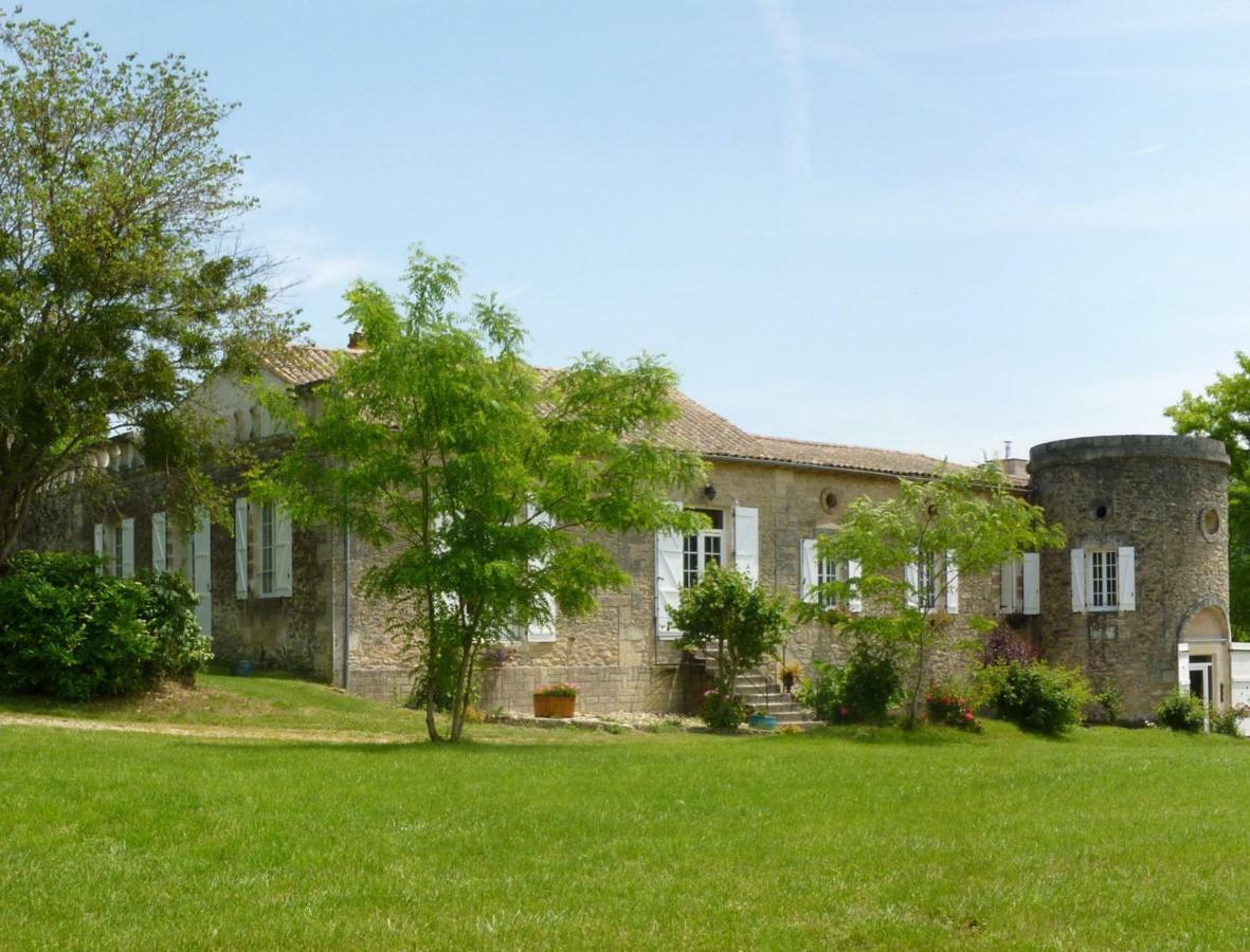 Bed and Breakfast Ancien Haras de la Tour Lamothe-Landerron Exterior foto