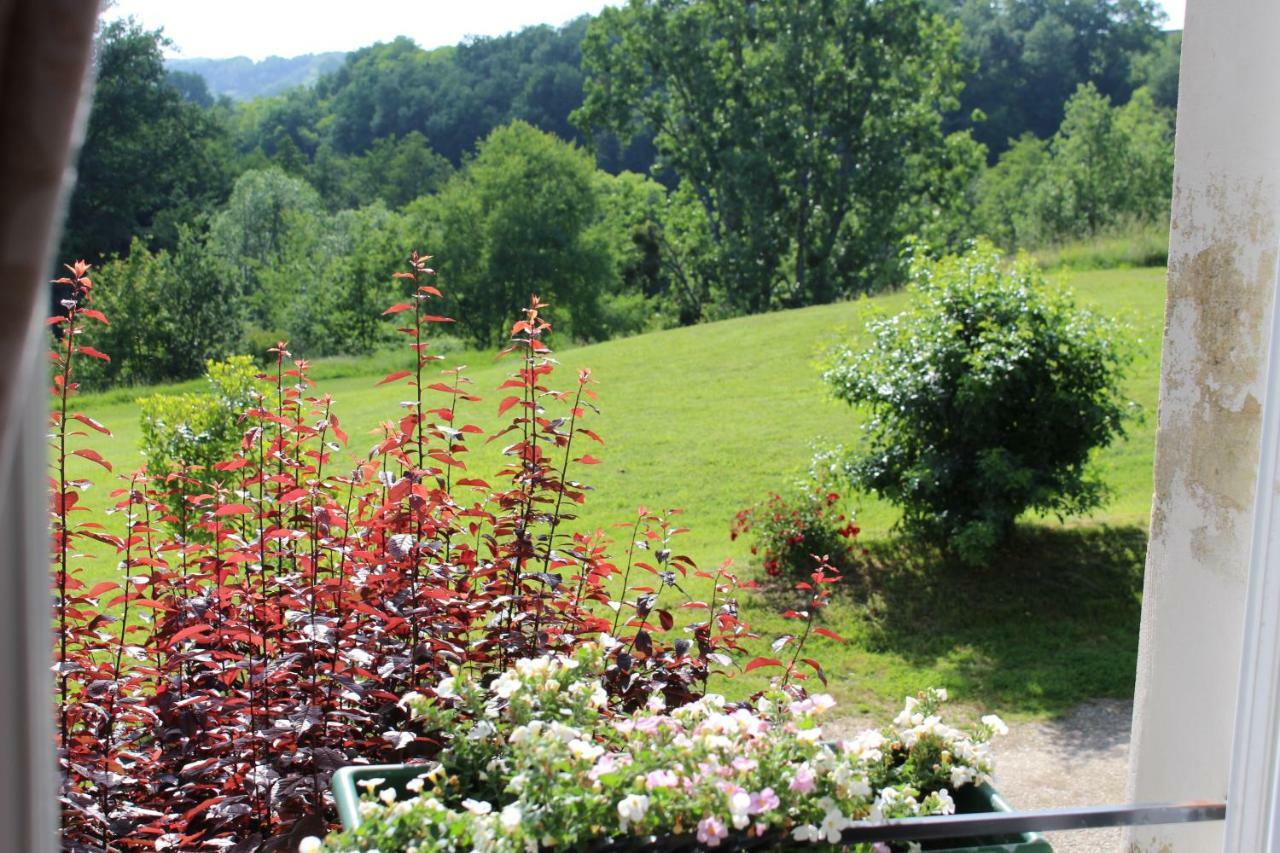 Bed and Breakfast Ancien Haras de la Tour Lamothe-Landerron Exterior foto